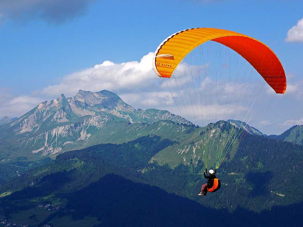 paragliding in Kashmir