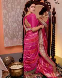 easy saree poses at home